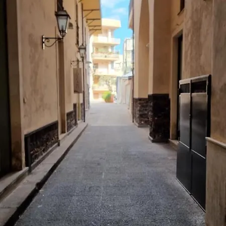 Le Dimore Del Corso Ii - Sicily Stay, Fra Catania, Taormina, Il Mare E L'etna Apartment